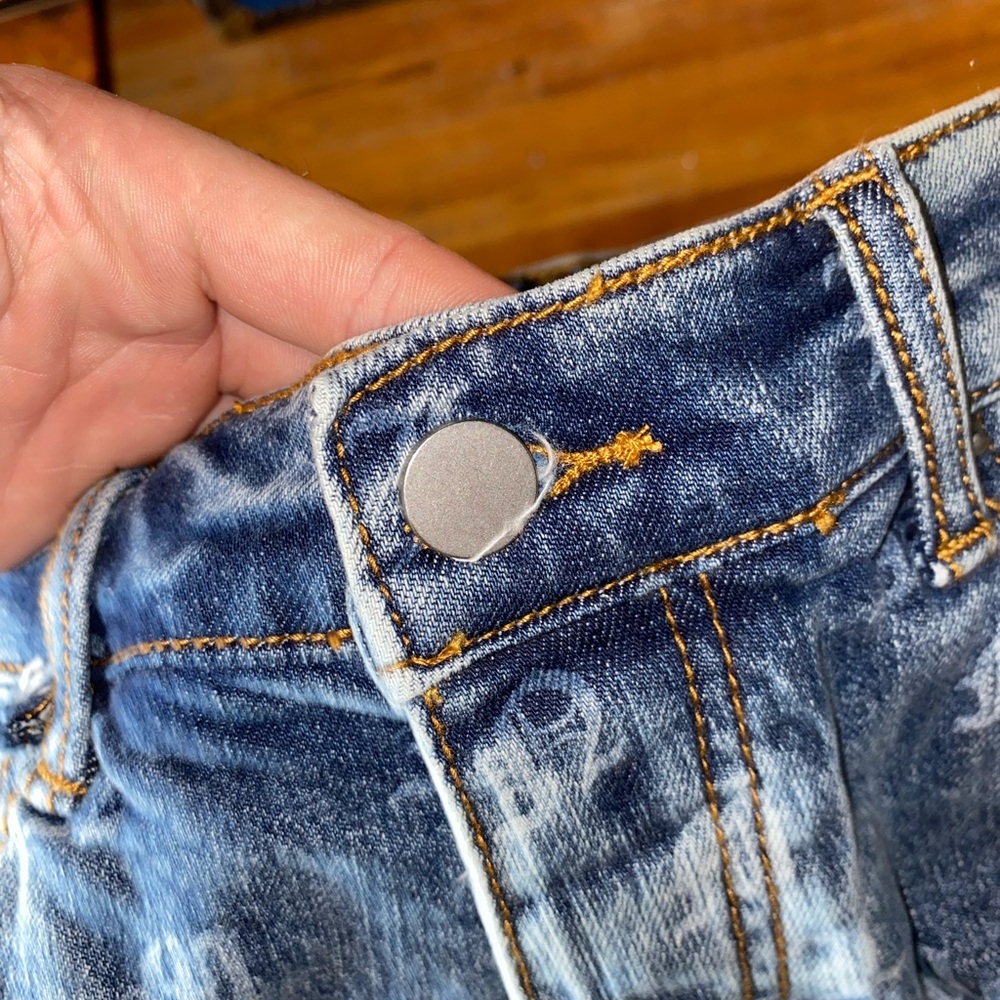 MNML NWOT’s Old English Flare Denim Jeans - Medium Blue
| B639 | Size 34 - Picture 8 of 13